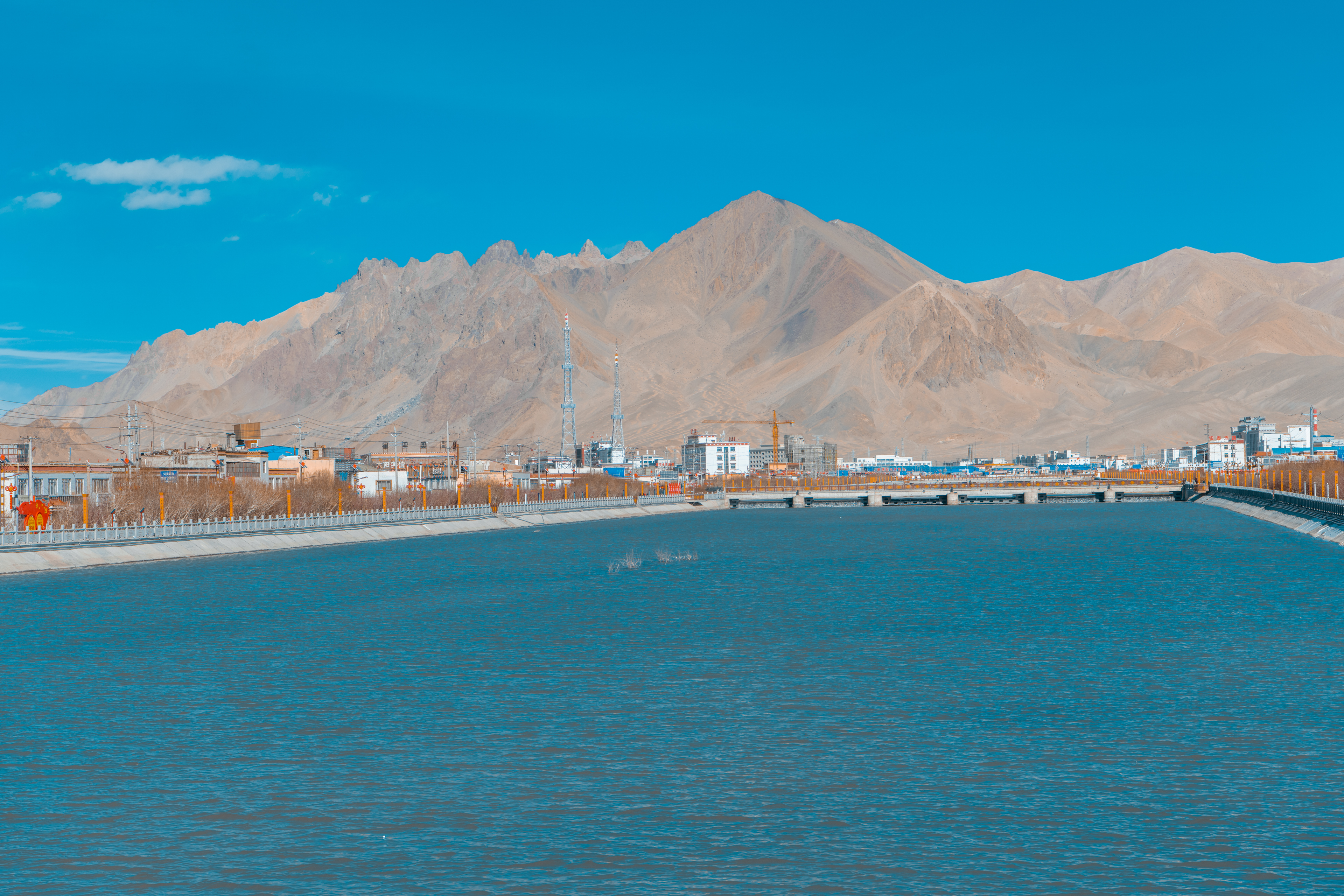 选择西藏包车服务怎样核对司机与车辆?